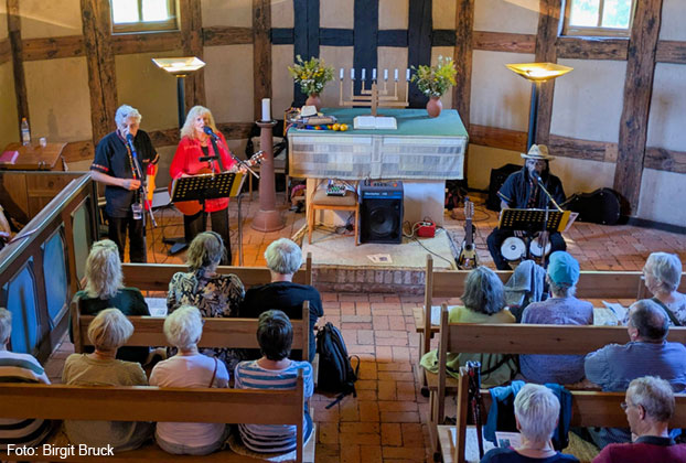 Konzert in Alt Placht, Kirchlein im Gr&uuml;nen